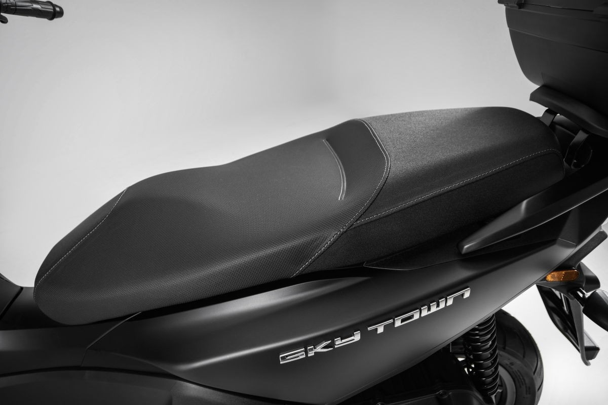  Kymco lancia il nuovo scooter Skytown 125